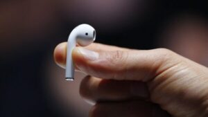 chto delat esli ne zariazhaetsia naushnik airpods